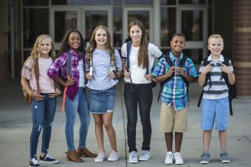 criancas na escola bilingue