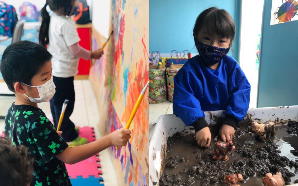 Duas crianças fazendo atividades na sala de aula.